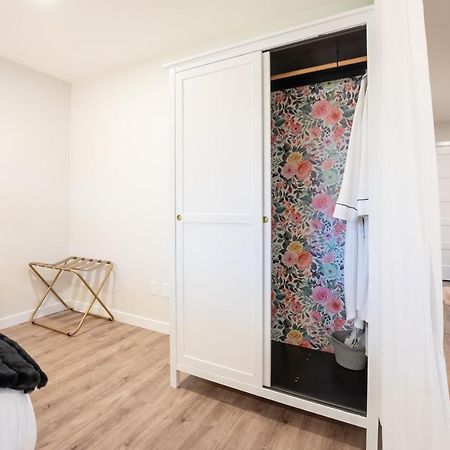 Copperwood Cozy Cellar With Hot Tub Hotel Lethbridge Ngoại thất bức ảnh