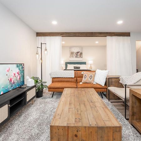 Copperwood Cozy Cellar With Hot Tub Hotel Lethbridge Ngoại thất bức ảnh