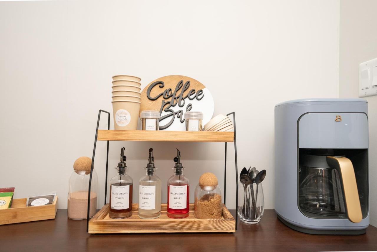 Copperwood Cozy Cellar With Hot Tub Hotel Lethbridge Ngoại thất bức ảnh