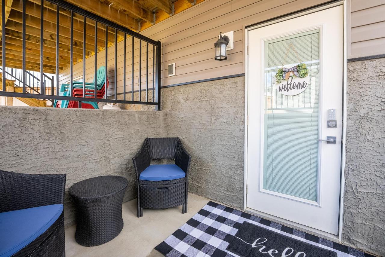Copperwood Cozy Cellar With Hot Tub Hotel Lethbridge Ngoại thất bức ảnh